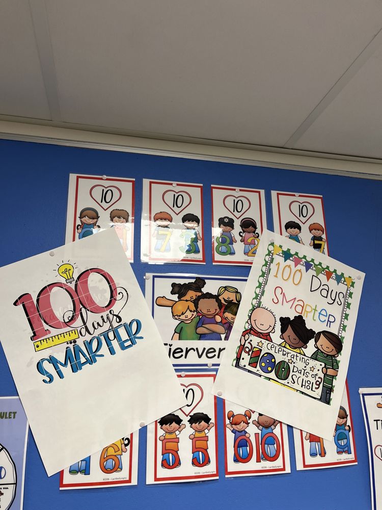 Foto: 100 En plakat på en vegg
