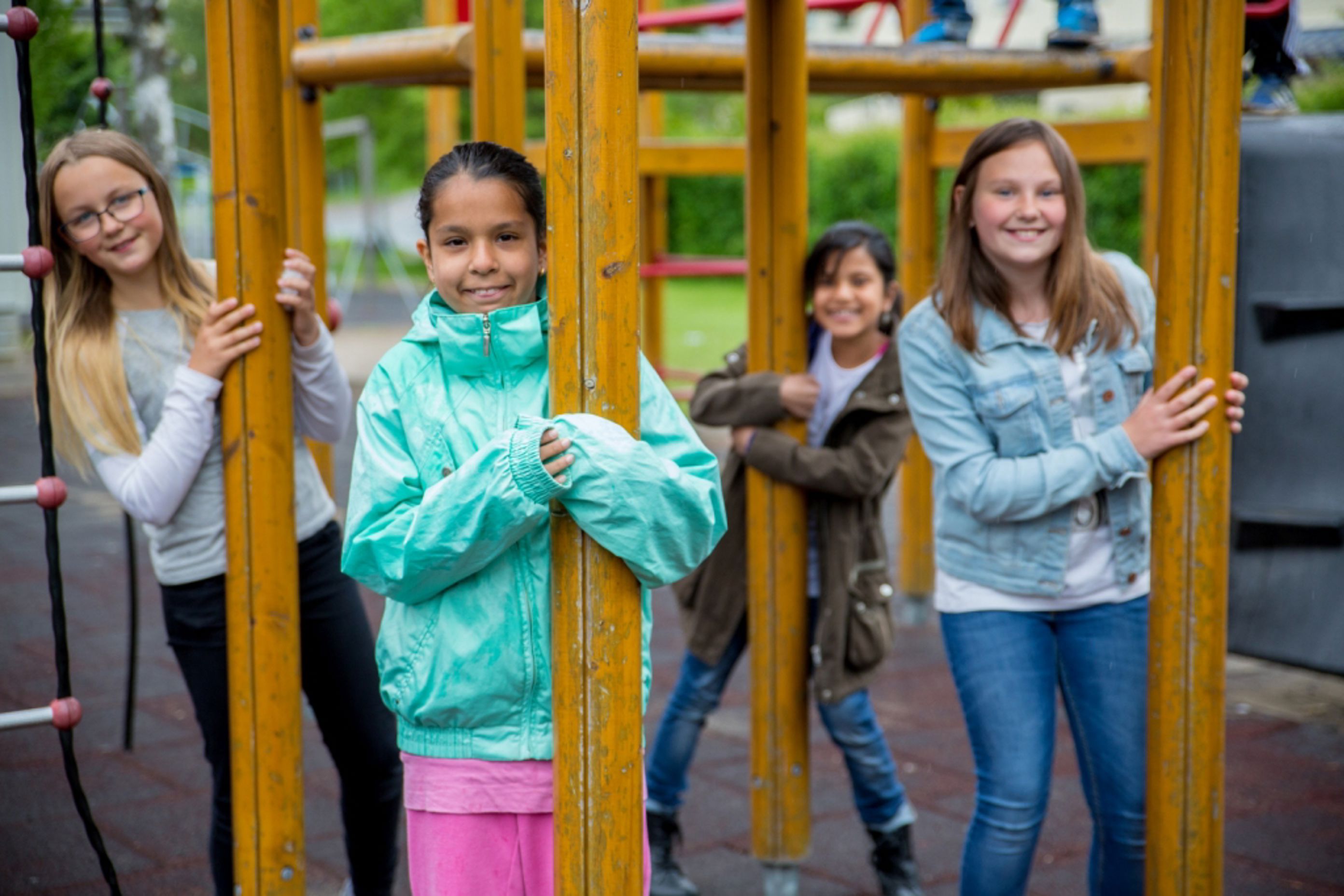 Elever i skolegården